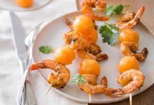 Recette brochettes de gambas marinées et melon