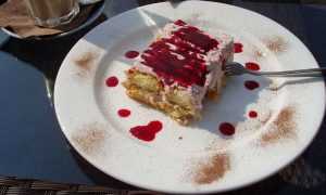 Gâteau surprise, génoise et fruits rouges