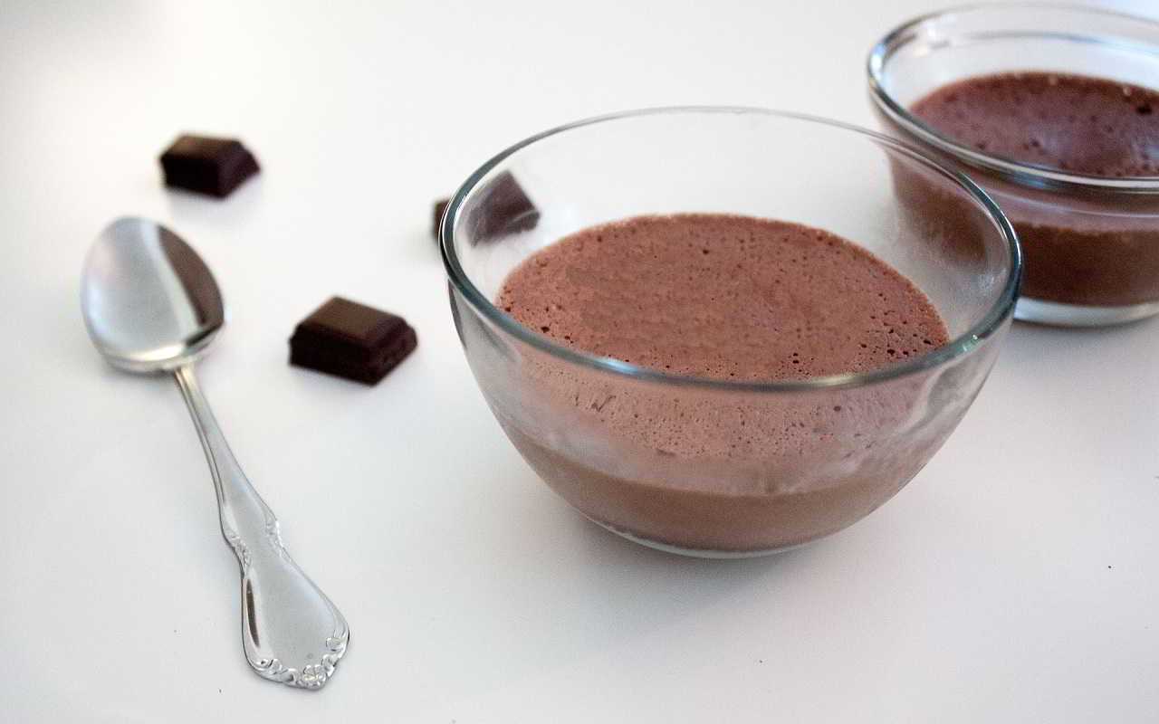 mousse au chocolat avec chocolat en poudre