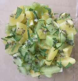 salade verte aux deux kiwis