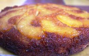 Gâteau caramélisé à l'ananas et au rhum