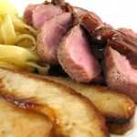 Recette magret de canard et poires caramélisées sauce chocolat et piment