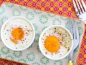 Recette Oeufs pochés à la poire et au chèvre