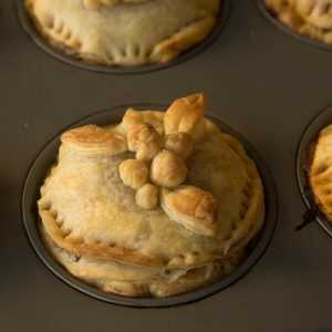 Recette de tourte bressane au poulet et petits légumes