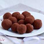 Recette Truffes au chocolat, amandes et biscuits roses de Reims