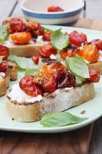 Recette tartines poivron, courgette et tomates confites