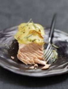 Recette pavé de saumon en écailles de pommes de terre et romarin