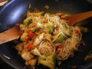 Recette Wok au poulet et vermicelles de riz