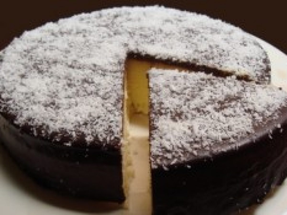 Gateau A La Noix De Coco Glacage Chocolat Recettes Et Terroirs