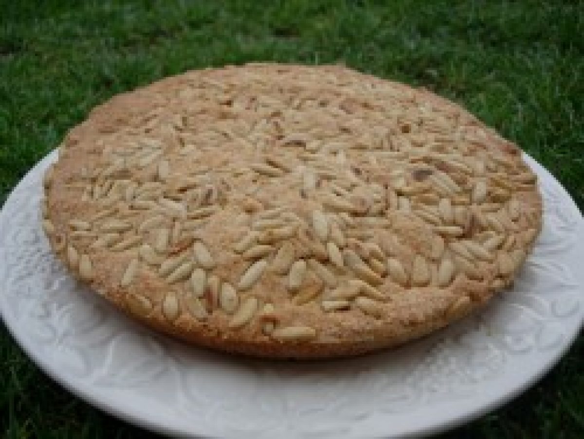 Gateau D Amandes Aux Pignons Recettes Et Terroirs