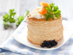 Bouchées à la reine de chèvre et saumon