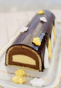 Bûche de Noël au chocolat Tanariva et mousse citron