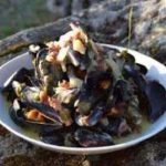 Recette moules au chèvre et aux lardons