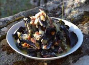 Recette moules au chèvre et aux lardons