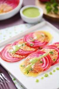 Recette Carpaccio de betteraves à la crème d'ail et au hareng fumé