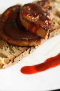 Recette Foie gras au pain noir et vinaigrette de truffe