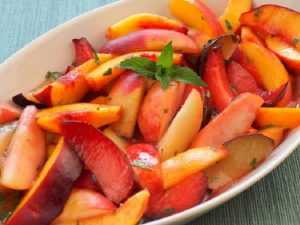 Recette Salade de pêches et nectarines au gingembre et à la menthe