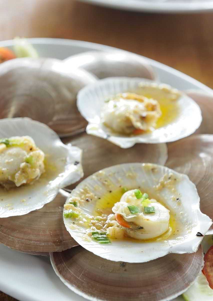 Recette Noix de saint jacques au beurre blanc aillé