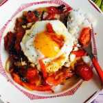 Recette oeufs au bacon, tomates et poivrons