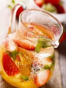 Recette Sangria de vin blanc aux fraises