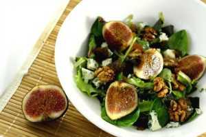 Recette Salade verte aux noix, figues et roquefort