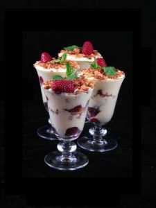 Recette Coupes de crème au mascarpone et framboises façon crumble