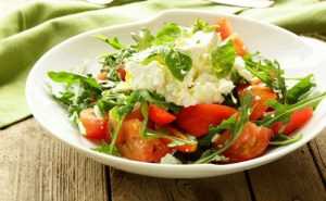 Recette Salade de tomates et chèvre frais au vinaigre de noix