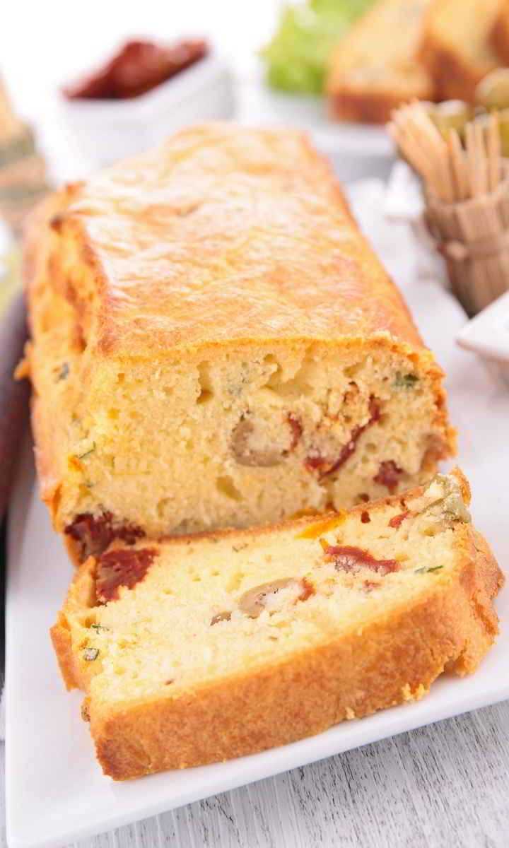 Recette Cake aux tomates séchées, feta et olives vertes