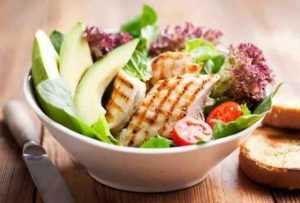 Recette Salade poulet avocat et basilic