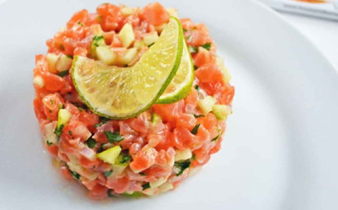 Recette Tartare de saumon sur lit de concombre