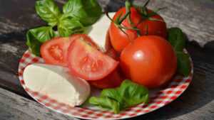 recette de salade de tomates et de mozzarella à la menthe